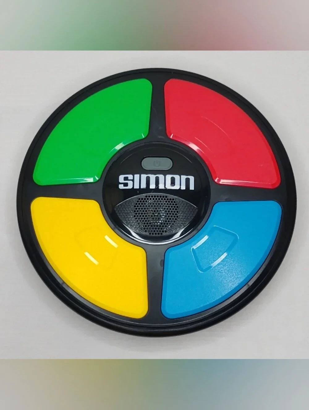 Simon Says Hasbro 2015 Classic Memory Game Toy Fun Travel Handheld Sound & Color